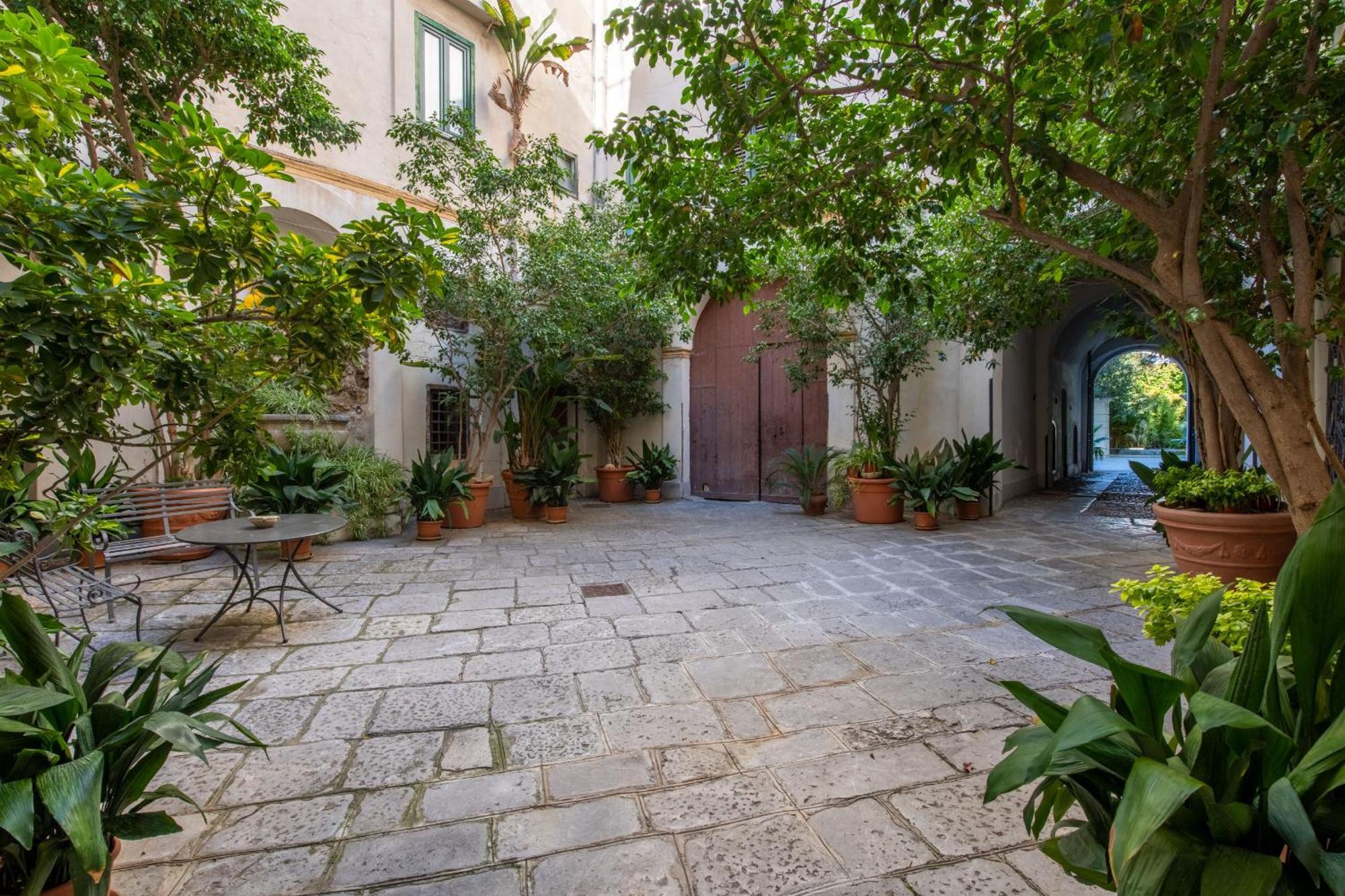 Palazzo De Gregorio Apartments Palermo Exterior photo